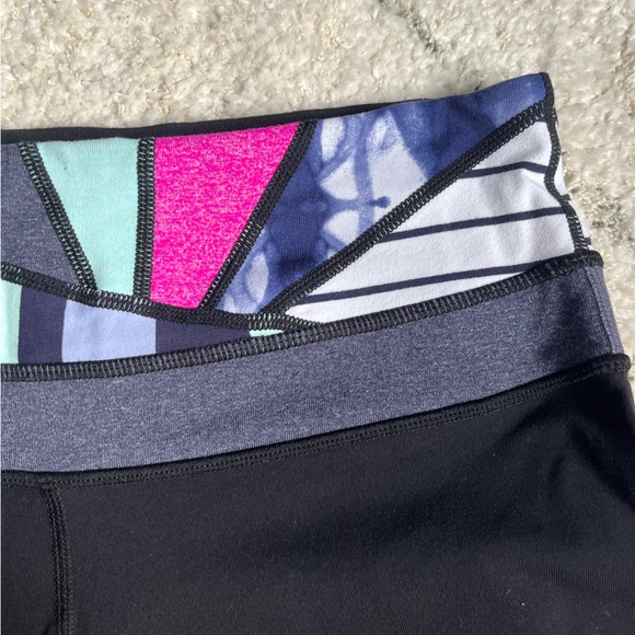 Lululemon Reversible Yoga Shorts (Size 6) - Picture 12 of 16